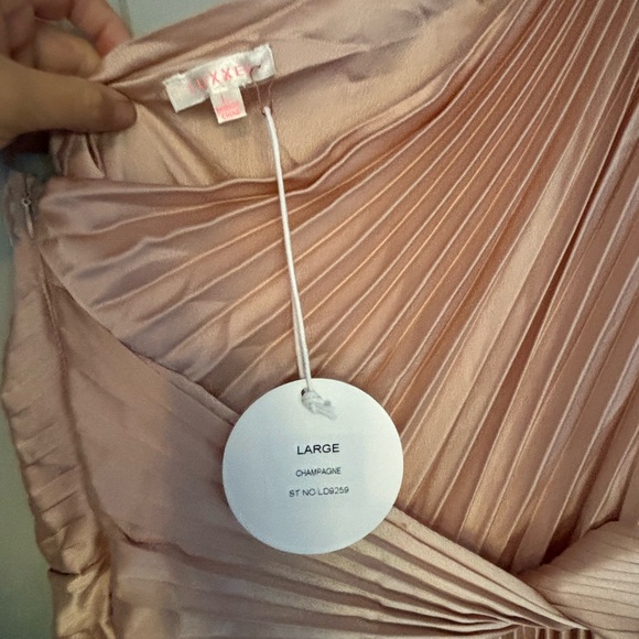 ONE SHOULDER DRESS- never worn - beautiful for wedding guest or bridal party - Picture 9 of 9